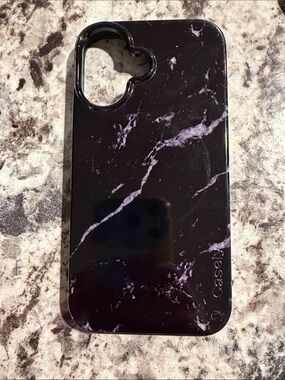 Case-Mate Black Marble MagSafe iPhone 16 Case.